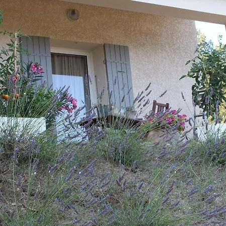 Une Ronce Sous Le Figuier Rousset-les-Vignes Eksteriør bilde
